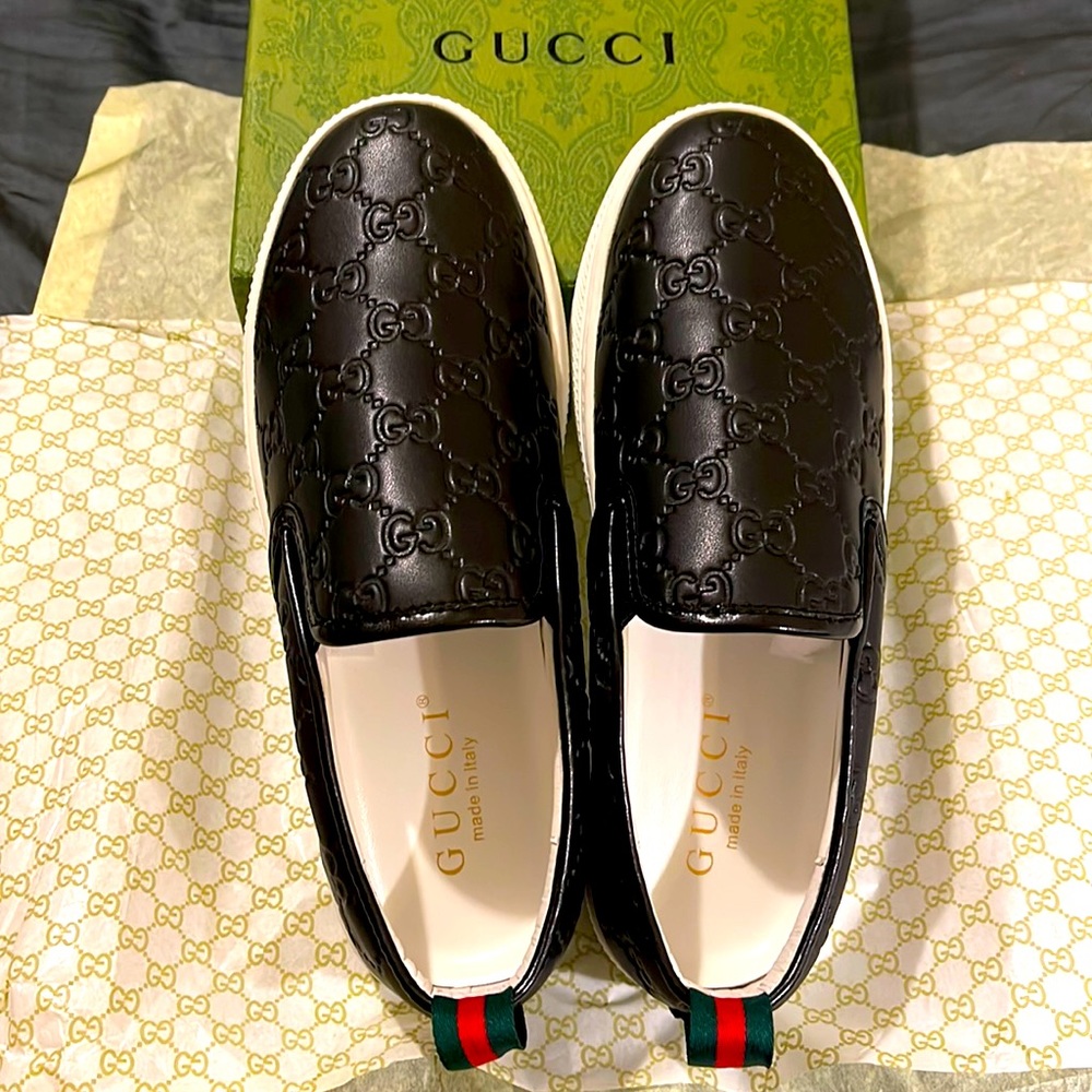 Gucci sneakers, 8.5 Usa or 39 Europa, black with white sole, new.